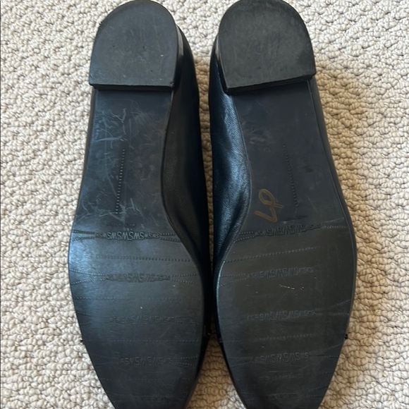 Elegant Black and Brown Stuart Weitzman Flats - Picture 10 of 10